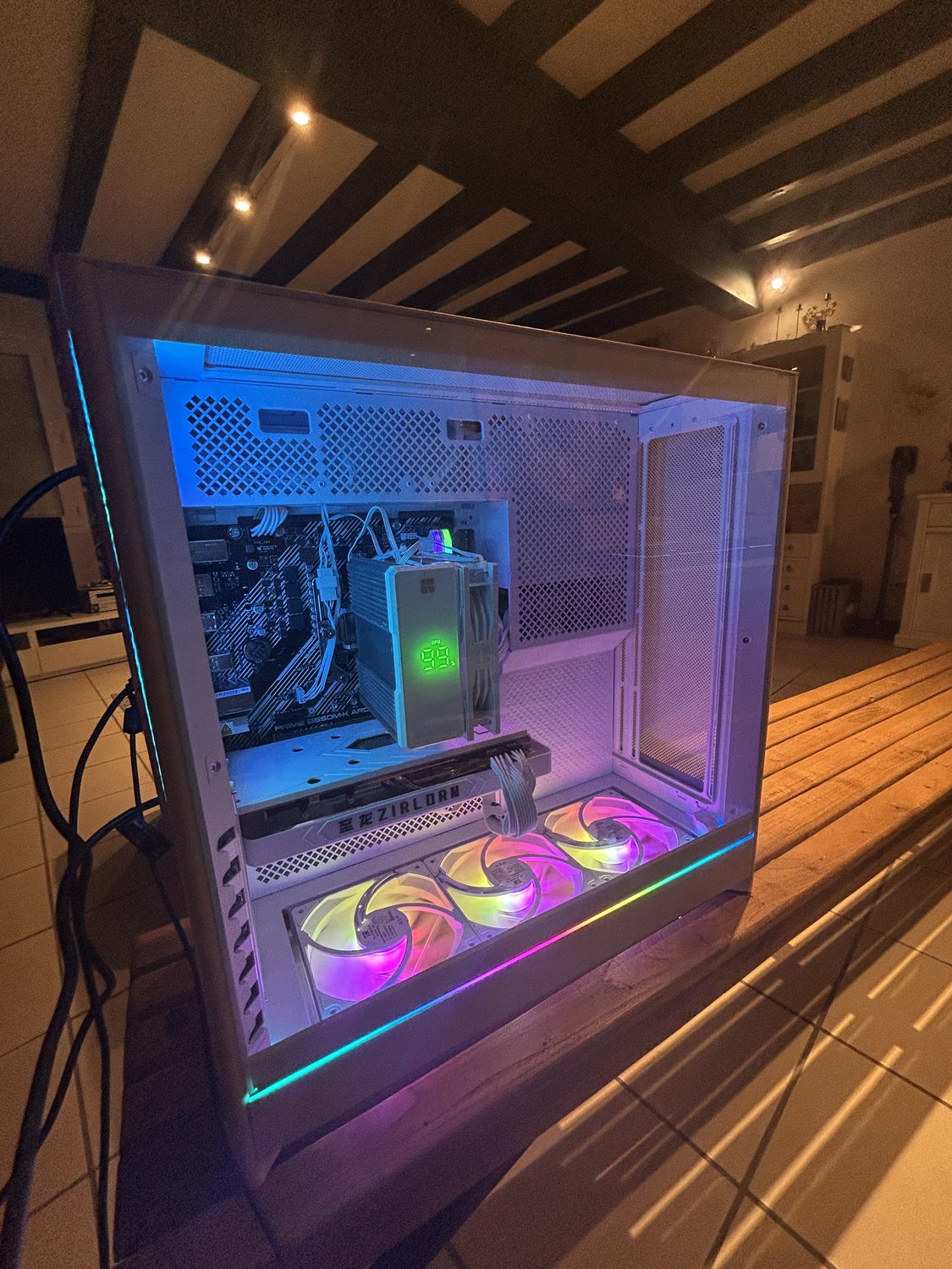 Ryzen 5 5600X — RX 6700 XT Full White
